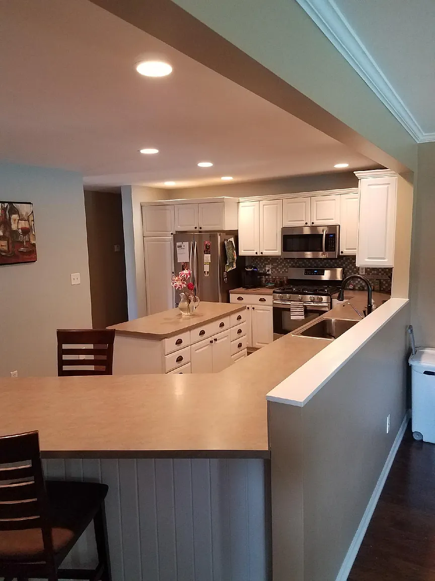 704 Hilltop Ct photo 1