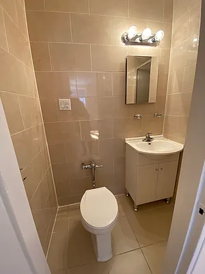 Rented by Kew Forest Realty Inc | media 16