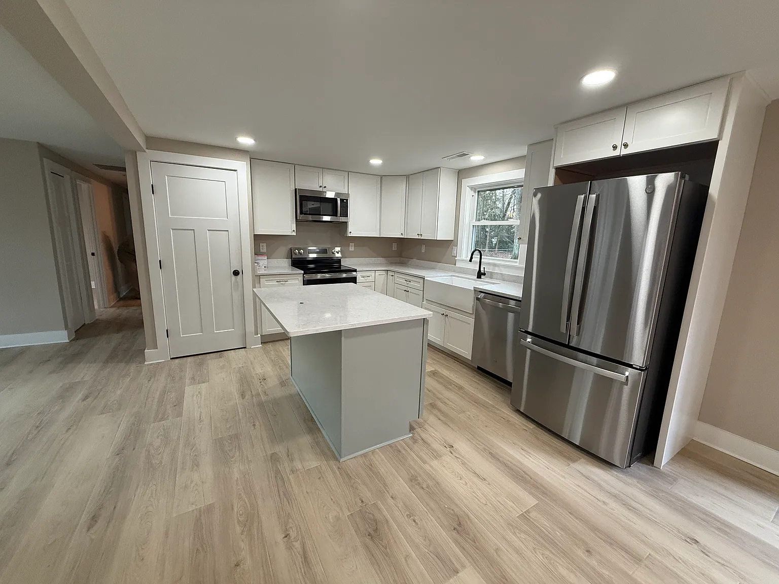 4 bed, 1380 sqft, $2,100 — Photo 2