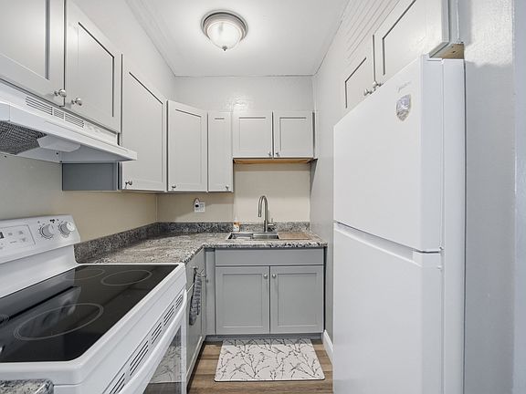 3rd image of 16 Arizona Ter APT 2