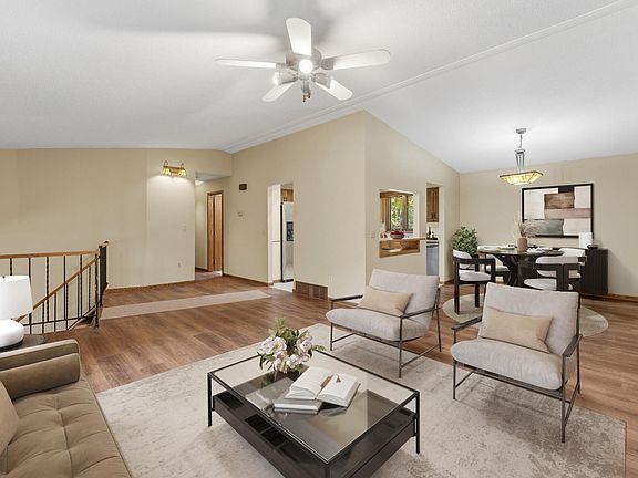 4th image of 28957 Linden Ave