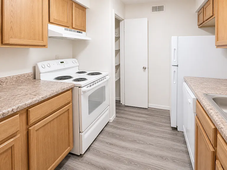 Woodside Village Apartments — Photo 15