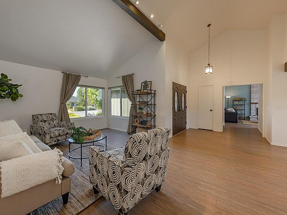 4th image of 969 Woodland Ave