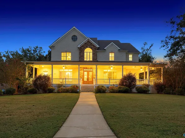 165 Edenshire Dr, Huntsville, AL 35811