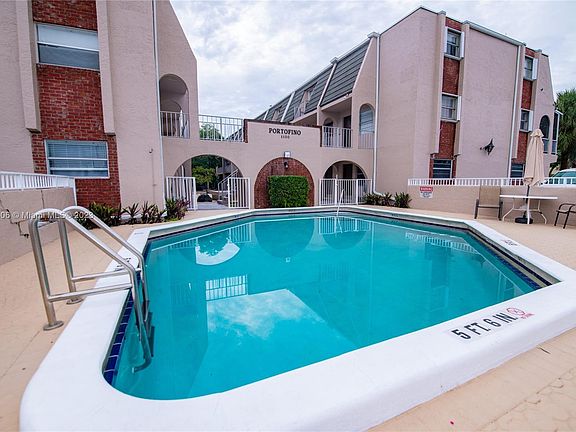 3rd image of 1100 SE 4th Ave APT 26