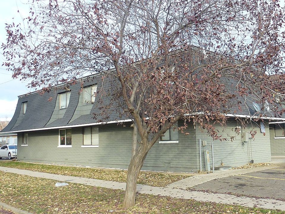 2nd image of 1120 Cherry Ave