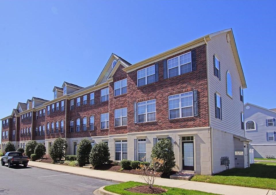 1st image of 17281 N Village Main Blvd
