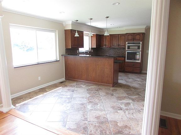 5th image of 527 Boutell Dr