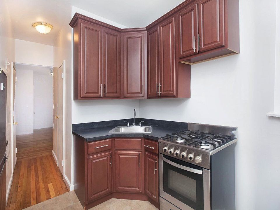 2nd image of 35 Morningside Ave APT 52