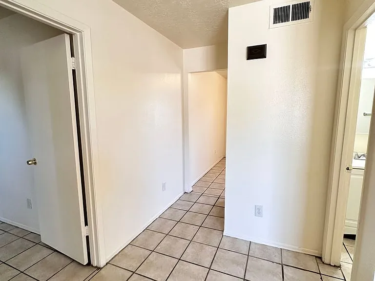 Flora Vista — Photo 28