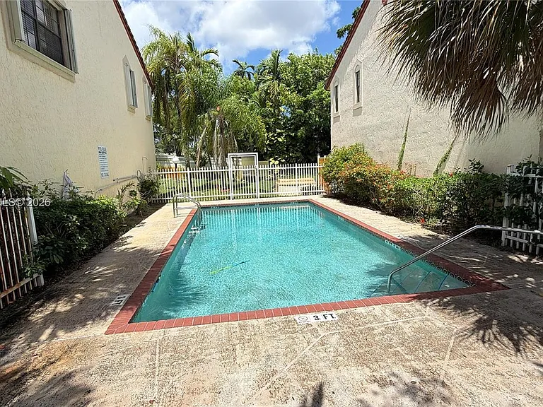 2830 Coral Springs Dr #2830 — Photo 2