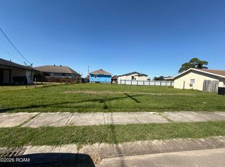 2020 Guerra Dr, Violet, LA 70092