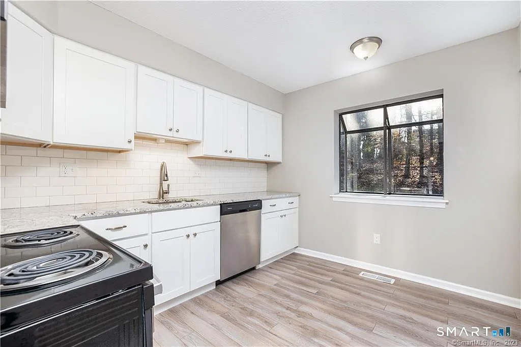 2 bed, 2.5 bath, 1260 sqft, $2,800 — Photo 2