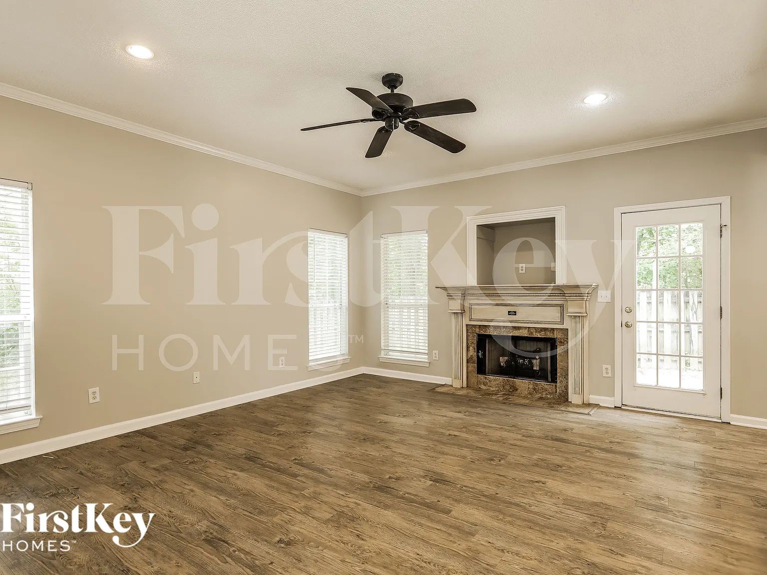 4 bed, 2.5 bath, 1964 sqft, $1,935 — Photo 3