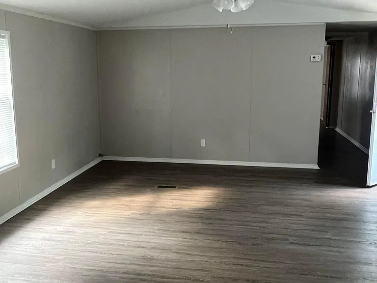 134 Mapleleaf Dr — Photo 2