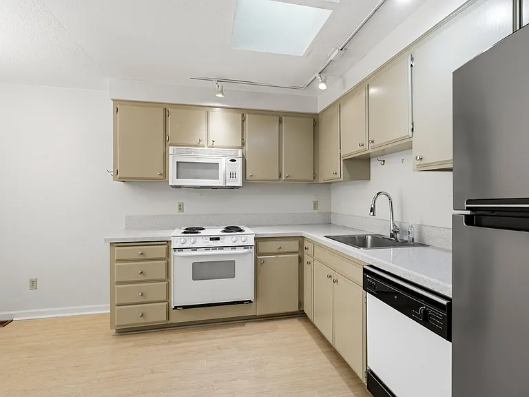 336 SE 50th Ave #1 — Photo 3