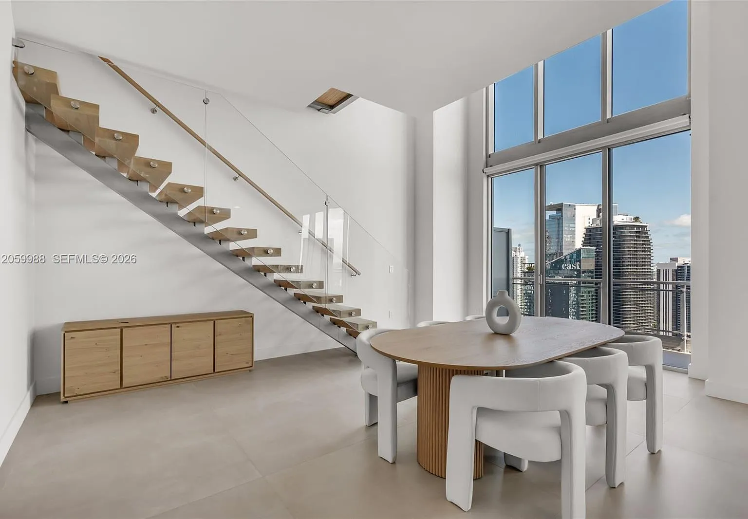 Mint Condo — Photo 1