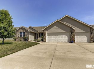 317 Garvey Ln, Chatham, IL 62629