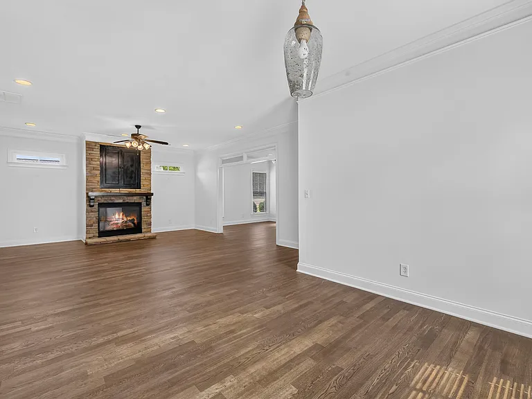 1081 Carriage Ridge Dr — Photo 20