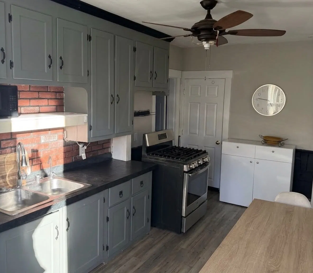 3 bed, 1000 sqft, $2,500 — Photo 4