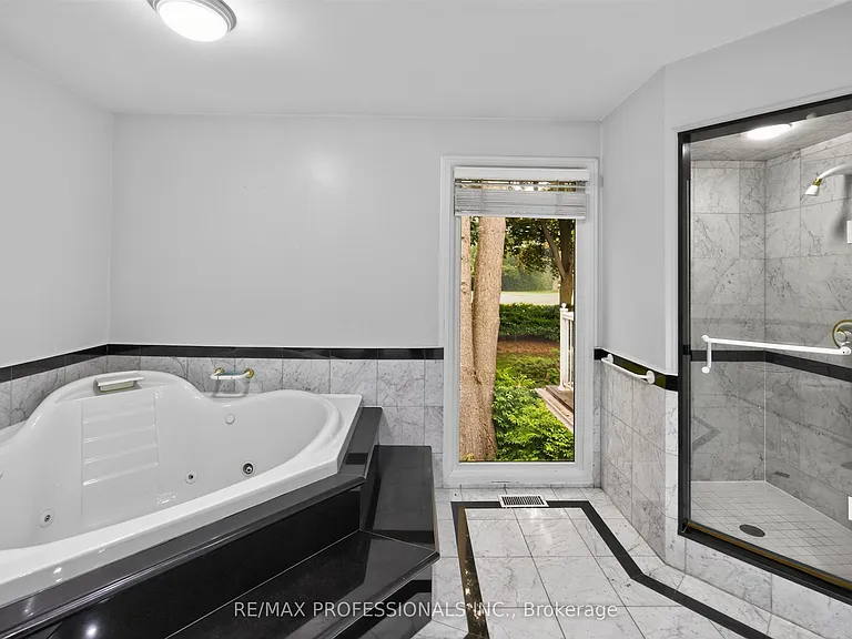 32 Edenbrook Hl — Photo 39