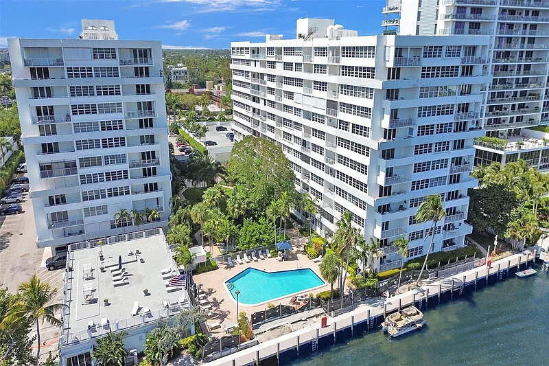 2 bed, 2.0 bath, 1492 sqft, $2,800 — Photo 2