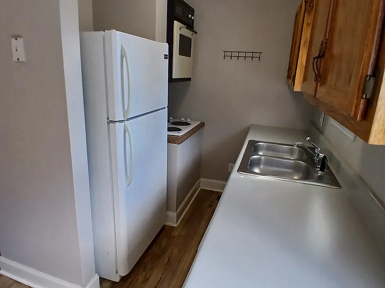 450 Crest Dr SW — Photo 1