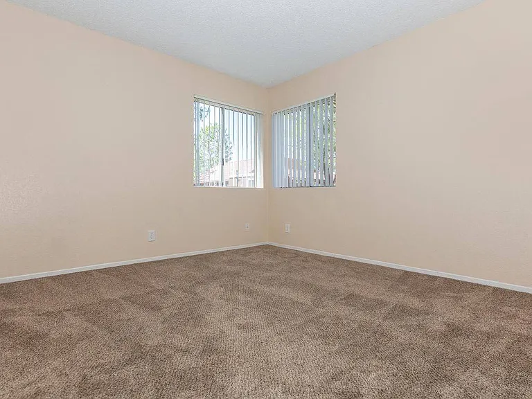 Barstonian Apartments — Photo 29