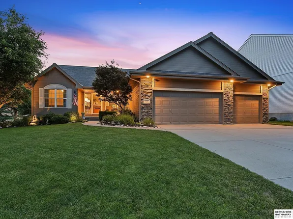 1368 S 196th St, Omaha, NE 68130