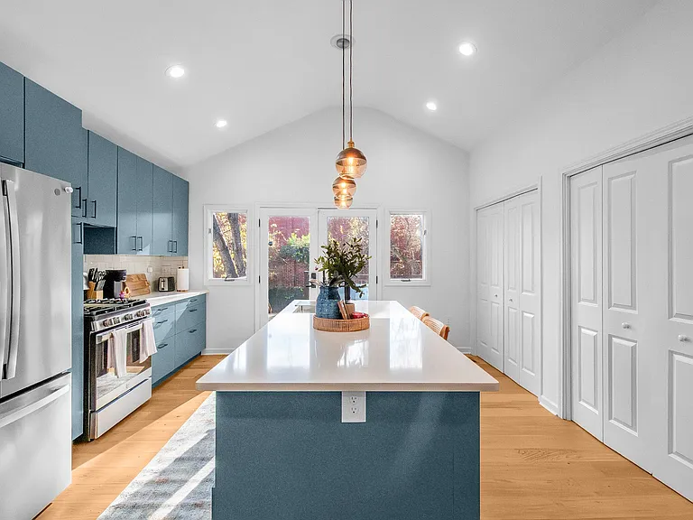 1330 Dean St — Photo 18