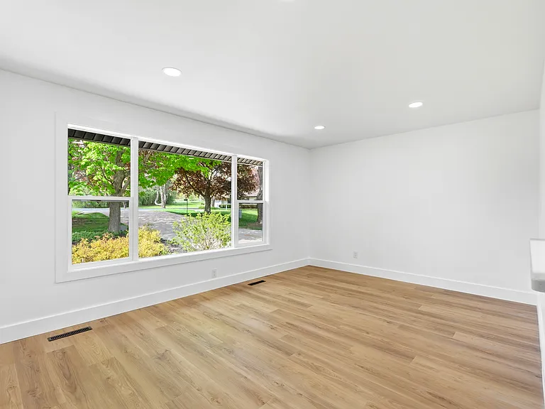 W309S10340 Knoll Ct — Photo 7