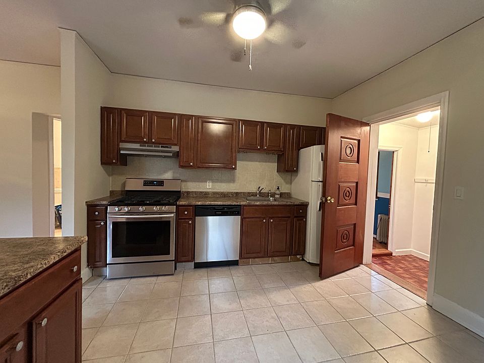 1st image of 460 Warburton Ave #3