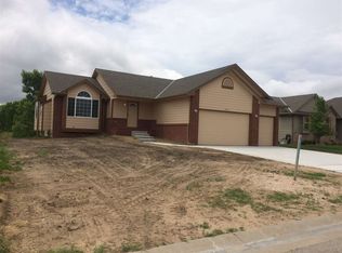 3259 S Bluelake Ct, Wichita, KS 67215