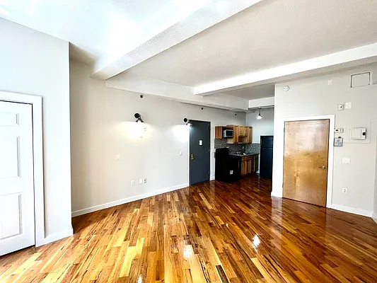 Rented by City Connections Realty | media 10