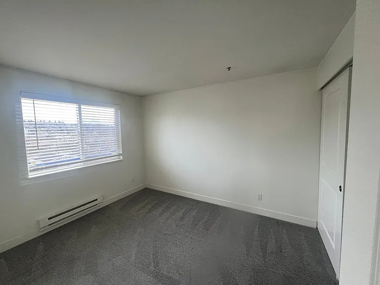 Cameron Apartments — Photo 31