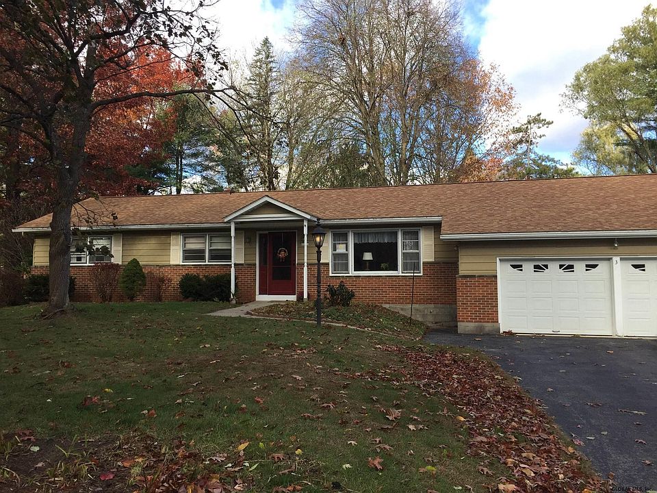 1st image of 3 Chestnut Ln