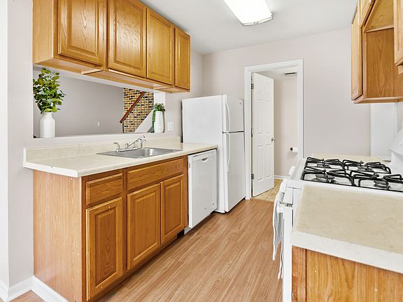 3rd image of 205 Winfield Ct #205