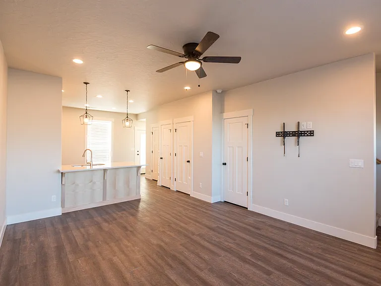 212 Stonegate Ln — Photo 4