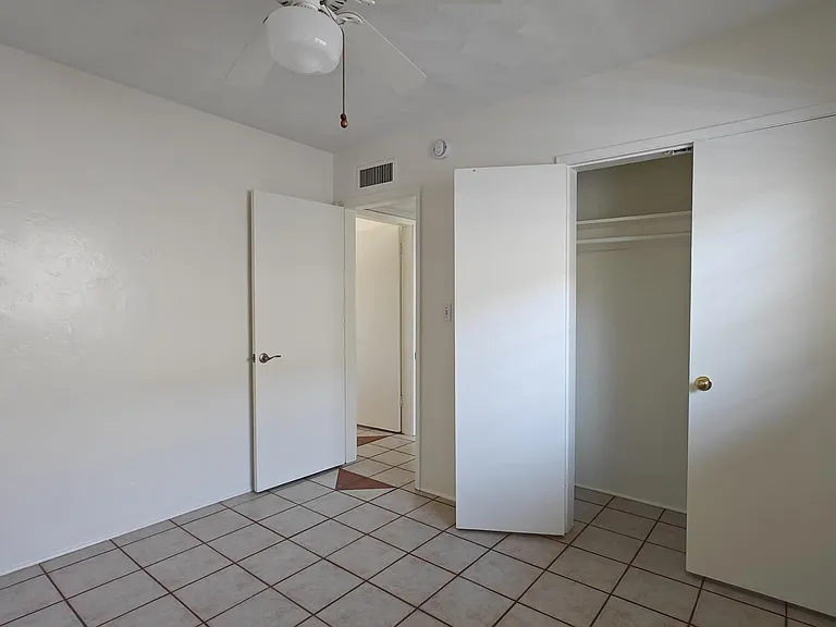 2260 E Spring St — Photo 10