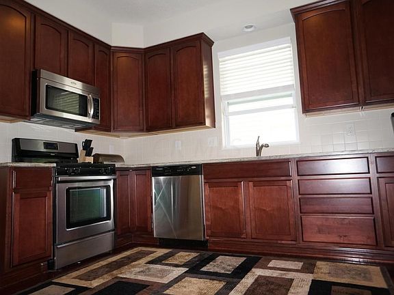 4th image of 662 Collier Dr