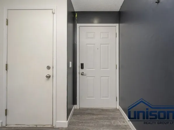 125 SW Coral Springs Bay NE, Calgary, AB T3J 3P4