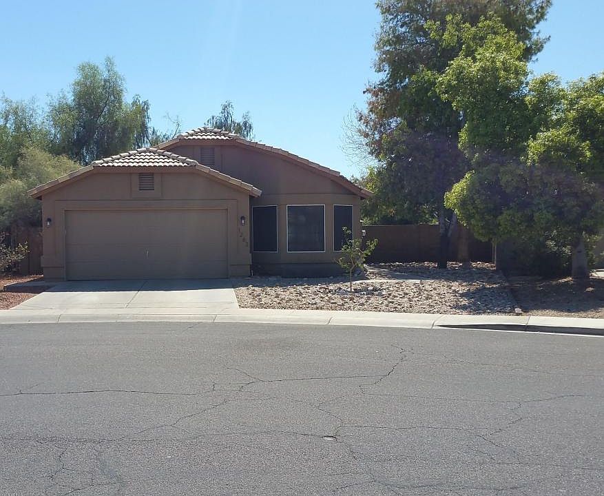 2nd image of 1262 N Blackstone Dr