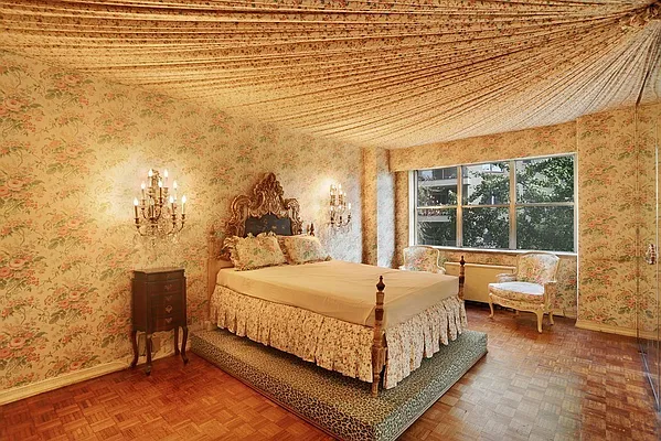 Sold by Sloane Square | media 21