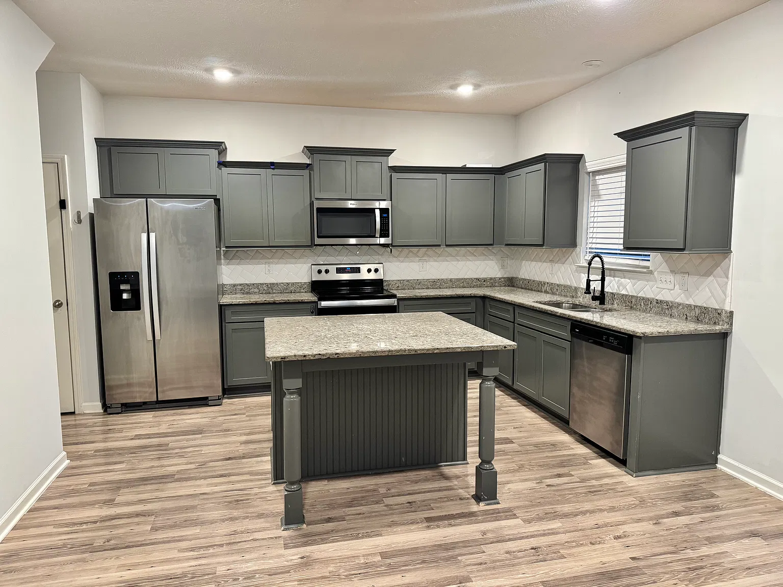 3 bed, 2.5 bath, 1809 sqft, $2,400 — Photo 1