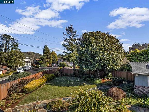 3rd image of 36 Kensington Ct