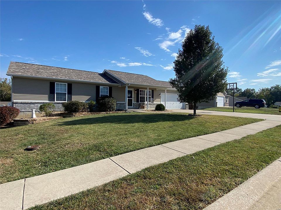 1st image of 23 Hillsdale Dr