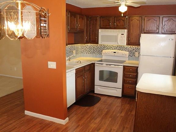 2nd image of 36 Vista Gardens Trl