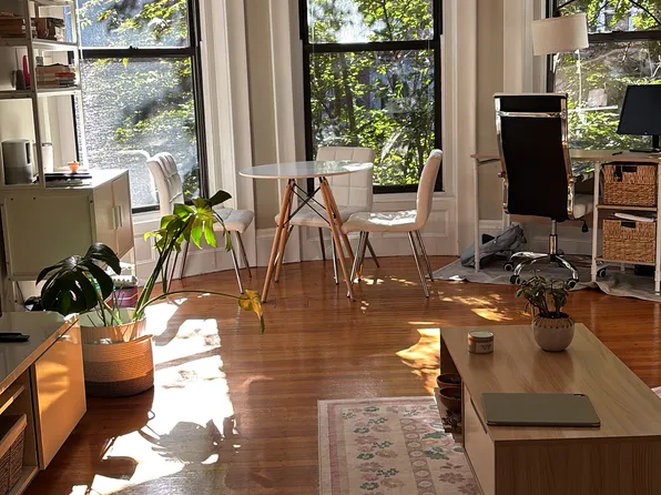 39 Bay State Rd APT 2F, Boston, MA 02215