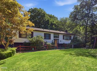 3 Devonshire Ln, Mount Pocono, PA 18344