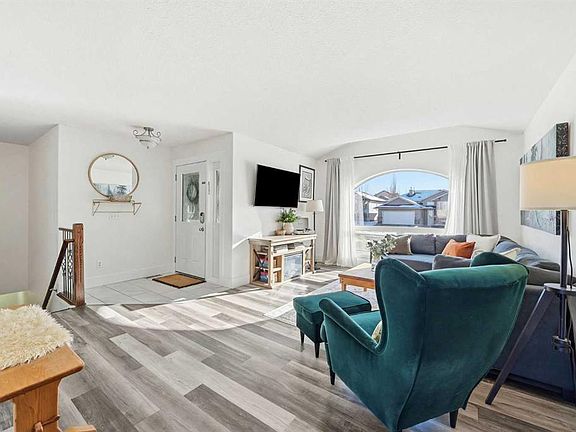 4th image of 534 E Hillview Gate
